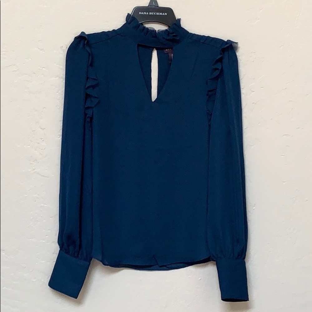 NWT Amaryllis choker style blouse